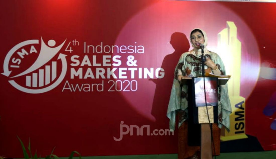 Founder Economic Review & Indonesia-Asia Insitute Irlisa Rachmadiana sekaligus ketua penyelenggara ISMA IV 2020 dalam acara Indonesia Sales & Marketing Award IV 2020. - JPNN.com