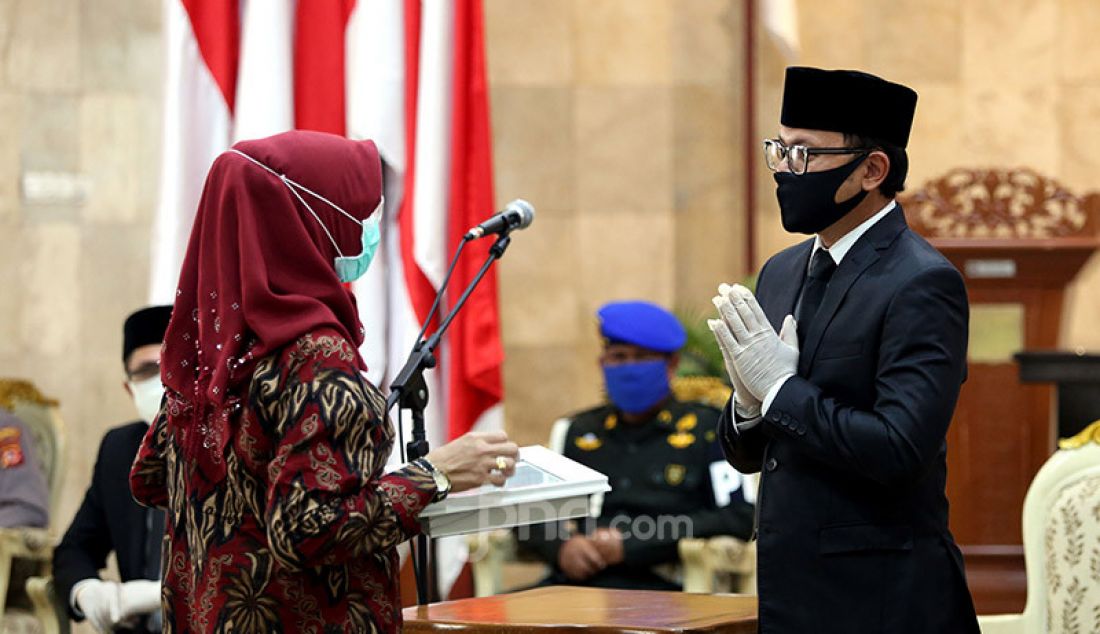 Wali Kota Bogor Bima Arya melantikan pejabat struktural di lingkungan Pemerintah Kota Bogor di Ruang Paseban Sri Baduga, Balaikota Bogor, Jawa Barat, Selasa (28/4). - JPNN.com