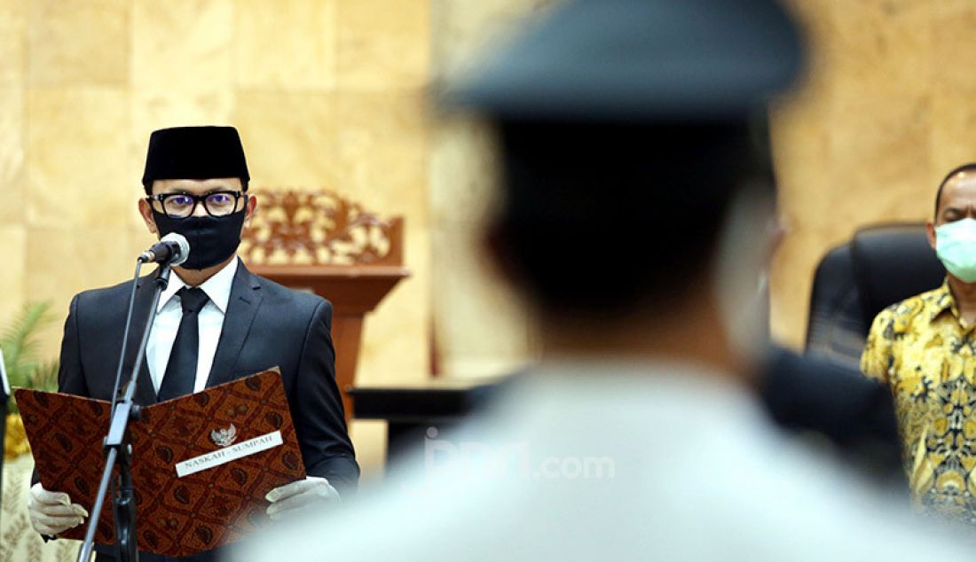 Wali Kota Bogor Bima Arya melantikan pejabat struktural di lingkungan Pemerintah Kota Bogor di Ruang Paseban Sri Baduga, Balaikota Bogor, Jawa Barat, Selasa (28/4). - JPNN.com