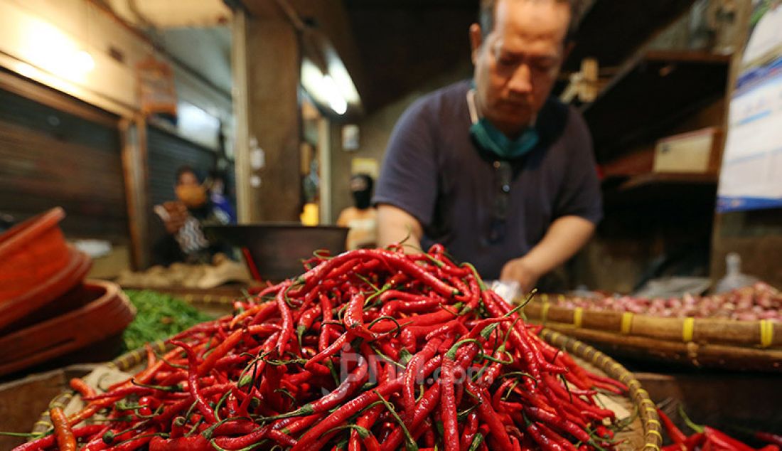 Pedagang Cabai di Pasar Bogor, Jawa Barat, Rabu (29/4). Pemerintah Kota Bogor memastikan stok pangan di Kota Bogor, Jawa Barat, relatif aman selama Ramadhan hingga Lebaran. - JPNN.com