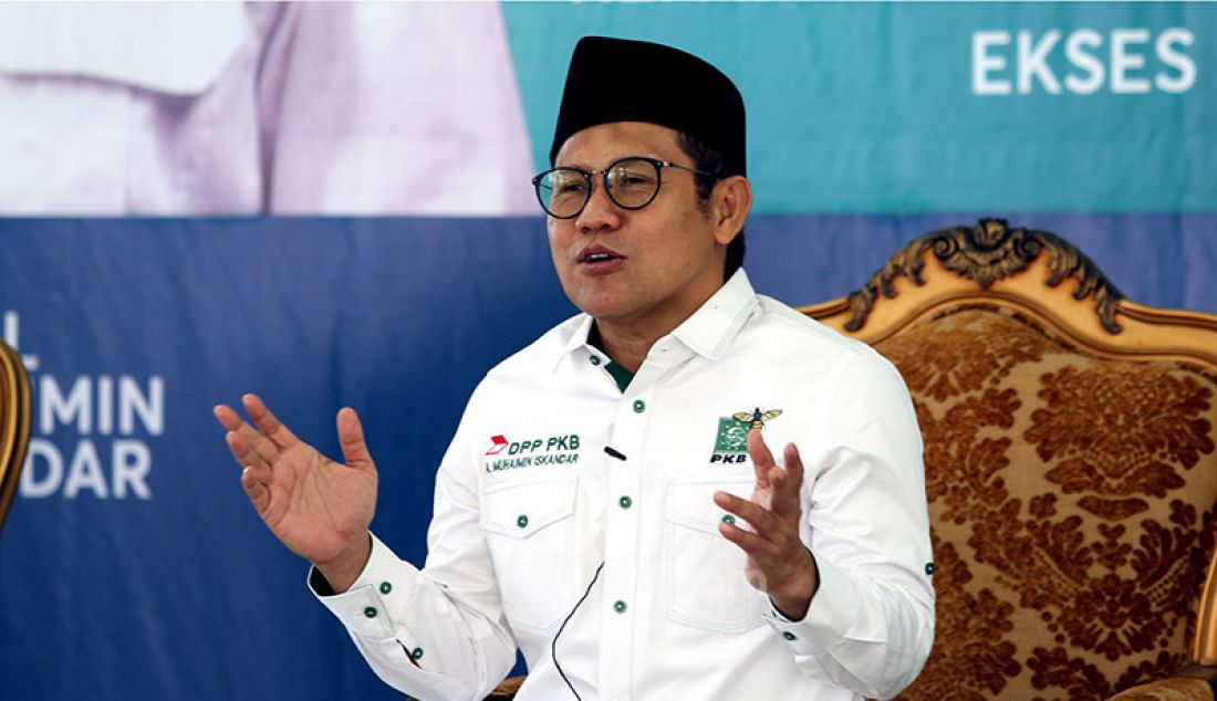 Ketua Umum Partai Kebangkitan Bangsa (PKB) Muhaimin Iskandar, berbicara pada acara penyerahan bantuan peduli Covid-19, Jakarta, Minggu (17/5). Sebanyak 300 ribu paket sembako dan 1 Juta masker diserahkan PKB. - JPNN.com
