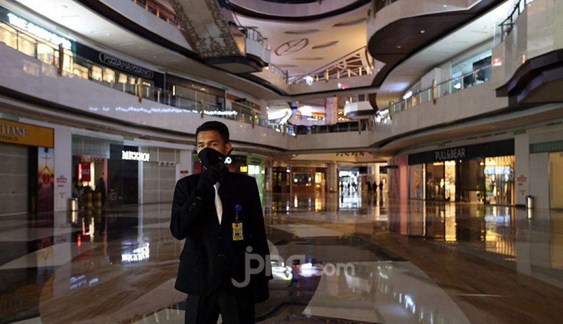 Suasana Lippo Mall Kemang, Jakarta, Selasa (2/6). Menjelang penerapan New Normal di wilayah DKI Jakarta, Lippo Mall Kemang melakukan pembenahan dan penerapan protokol kesehatan. - JPNN.com