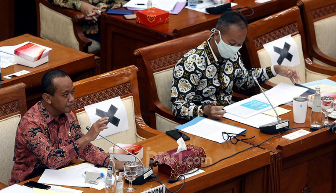 Menperin Agus Gumiwang Kartasasmita dan Kepala BKPM Bahlil Lahadalia saat rapat Kerja dengan Komisi VI DPR, Jakarta, Selasa (23/6). Rapat tersebut membahas RKA-K/L & RKP K/L Tahun 2021. - JPNN.com