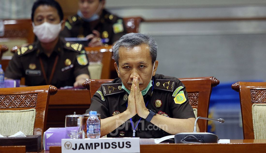 Jampidsus Ali Mukartono saat mengikuti rapat dengan pendapat dengan Komisi III DPR, Jakarta, Kamis (2/7). Rapat tersebut membahas penanganan Jiwasraya. - JPNN.com