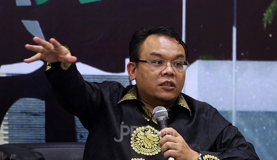 Angggota DPR Fraksi PAN Saleh Partaonan Daulay berbicara pada diskusi Kemarahan presiden Berujung Reshuffle Kabinet, Jakarta, Kamis (2/7). - JPNN.com