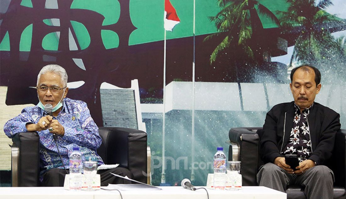 Anggota Komisi II DPR Fraksi PKB Yanuar Prihatin dan Anggota Komisi II DPR Fraksi PAN Guspardi Gaus menjadi pembicara pada diskusi Ke Mana Arah RUU Pemilu?, Jakarta, Selasa (7/7). - JPNN.com
