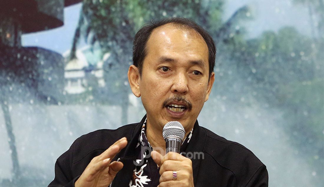 Anggota Komisi II DPR Fraksi PKB Yanuar Prihatin berbicara pada diskusi Ke Mana Arah RUU Pemilu?, Jakarta, Selasa (7/7). - JPNN.com