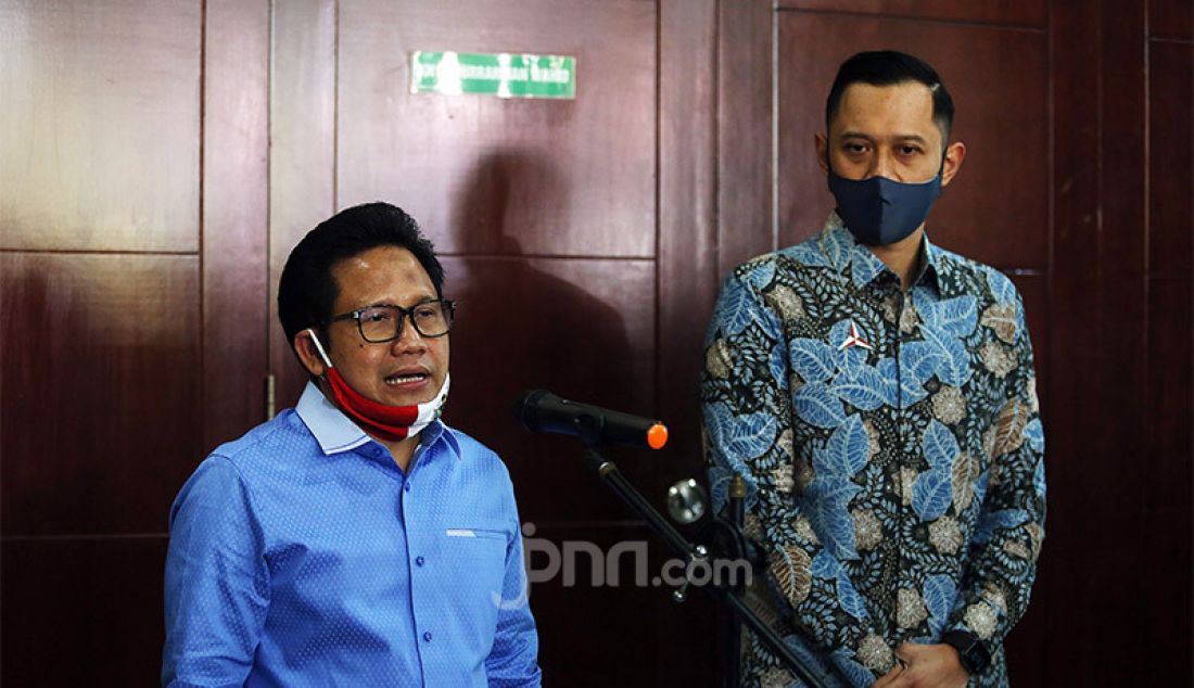 Ketum PKB Muhaimin Iskandar memberikan keterangan pers usai melakukan pertemuan dengan Ketum Partai Demokrat Agus Harimurti Yudhoyono di Kantor DPP PKB, Jakarta, Rabu (8/7). Pertemuan tersebut membahas koalisi Pilkada 2020. - JPNN.com