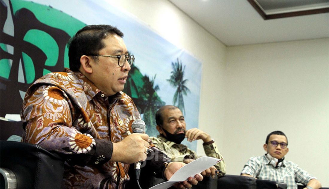 Kiri : Ketua BKSAP DPR RI Graksi Gerindra Fadli Zon, Wakil Ketua DPD RI Nono Sampono dan Anggota Komisi I DPR RI Fraksi PKB Abdul Kadir Karding menjadi pembicara pada diskusi Pandemi dan Situasi Politik Internasional di Gedung DPR, Jakarta, Kamis (9/7). - JPNN.com