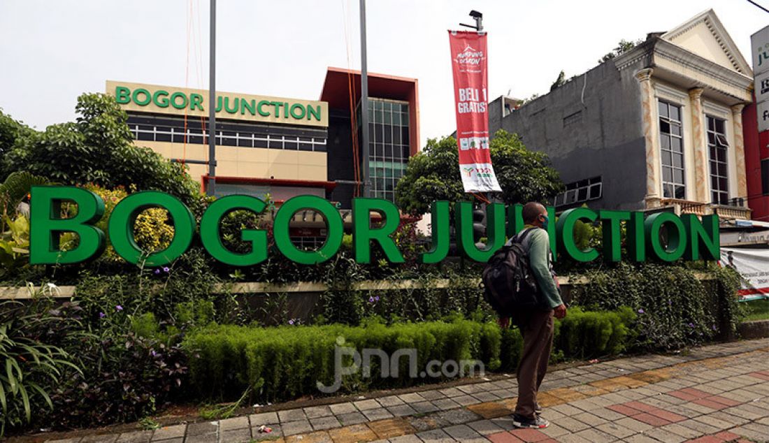 Suasana sepi terlihat di swalayan Yogya Bogor Junction, Senin (13/7). Manajemen Yogya Bogor Junction menuntup sementara dari tanggal 13-15 Juli 2020 pasca satu pegawai positif Covid-19. - JPNN.com
