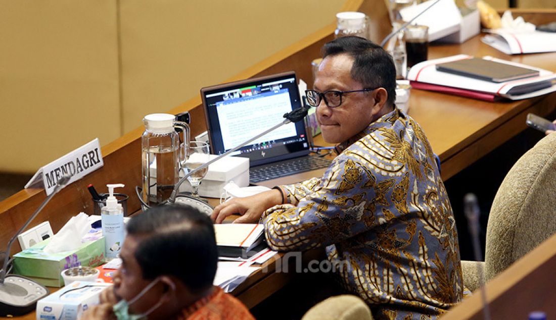 Mendagri Tito Karnavian mengikuti rapat kerja dengan Komisi II DPR, Jakarta, Senin (13/7). Rapat kerja tersebut membahas evaluasi kinerja Kementerian Dalam Negeri tahun 2019 sampai dengan Juni 2020. - JPNN.com