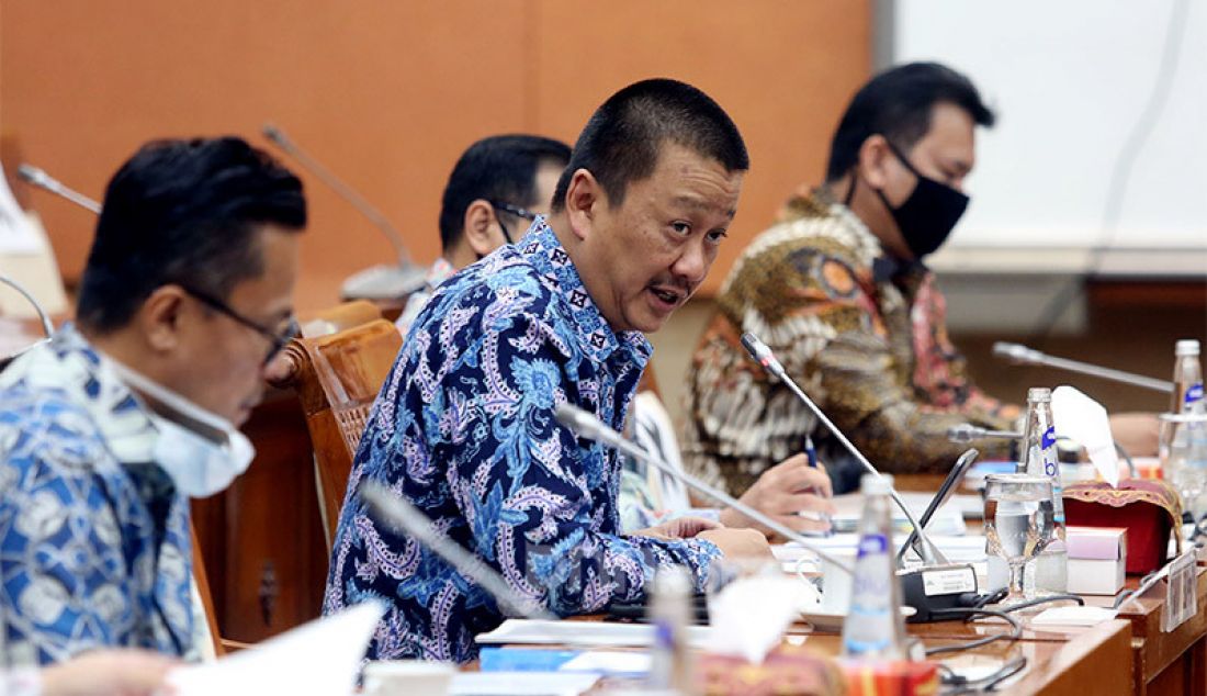 Dirut Garuda Indonesia Irfan Setiaputra mengikuti rapat dengan pendapat dengan Komisi VI DPR, Jakarta, Selasa (14/7). Rapat tersebut membahas terkait BUMN Penerima Data Talangan Tahun Anggaran 2020. - JPNN.com