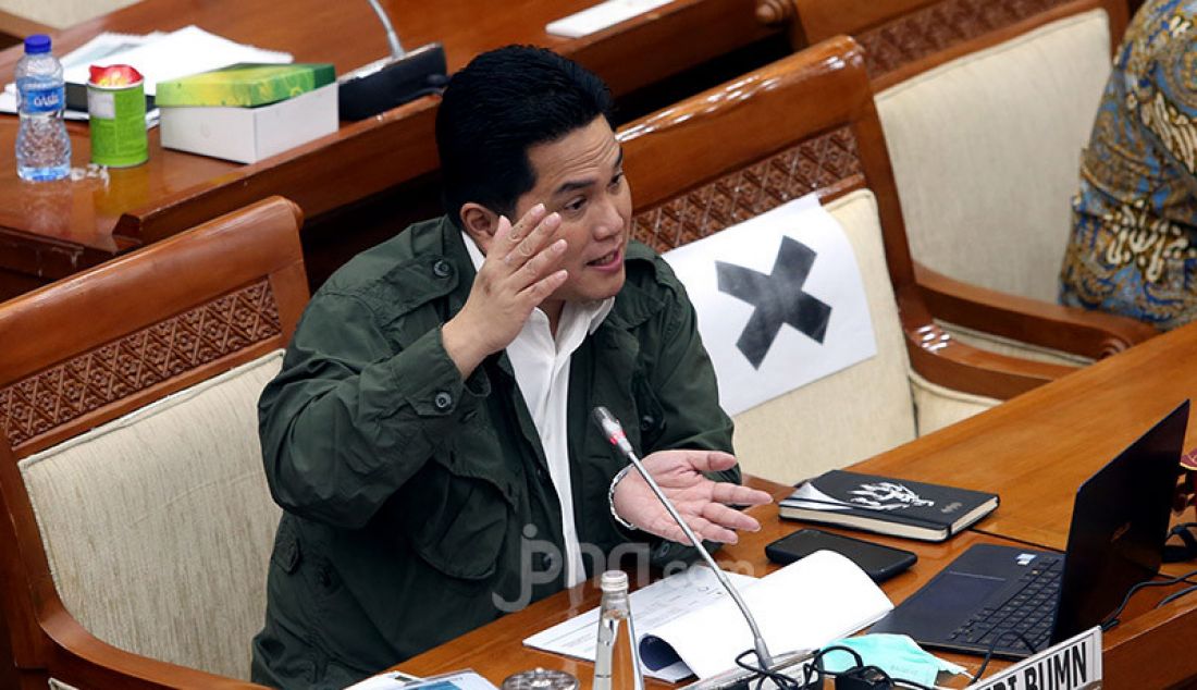 Menteri BUMN Erick Thohir mengikuti rapat kerja dengan Komisi VI DPR, Jakarta, Rabu (15/7). Rapat tersebut membahas Penyertaan Modal Negara Tahun 2020 sesuai Perpres No. 54 Tahun 2020 tentang Perubahan Postur dan rincian APBN TA 2020, Pandangan Poksi-poksi tentang PMN Tahun 2020, Pencairan Hutang Pemerintah kepada BUMN TA 2020 dan Dana talangan TA 2020 dan tindaklanjut kesimpulan RDP Komisi VI dengan Mitra di Masa Sidang III dan IV TS 2019-2020. - JPNN.com