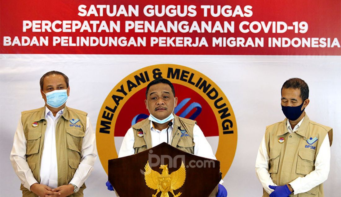 Kepala Badan Perlindungan Pekerja Migran Indonesia (BP2MI) Benny Rhamdani memberikan keterangan pers terkait tindak pidana penipuan atas namanya dan staf BP2MI dalam kasus penggerebekan penampungan Pekerja Migran Indonesia (PMI) ilegal di Bogor, Jakarta, Rabu (22/7). Penipu tersebut berhasil meminta uang sebesar Rp 30 juta dari pihak perusahaan yang digrebek BP2MI. - JPNN.com