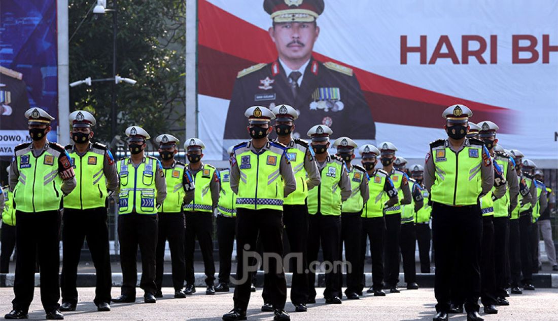 Suasana Apel Gelar Pasukan Operasi Kepolisian Patuh Jaya 2020, Jakarta, Kamis (23/7). Operasi Patuh Jaya merupakan agenda rutin Kepolisian Lalu Lintas selama 14 hari sejak 23 Juli hingga 5 Agustus 2020. - JPNN.com