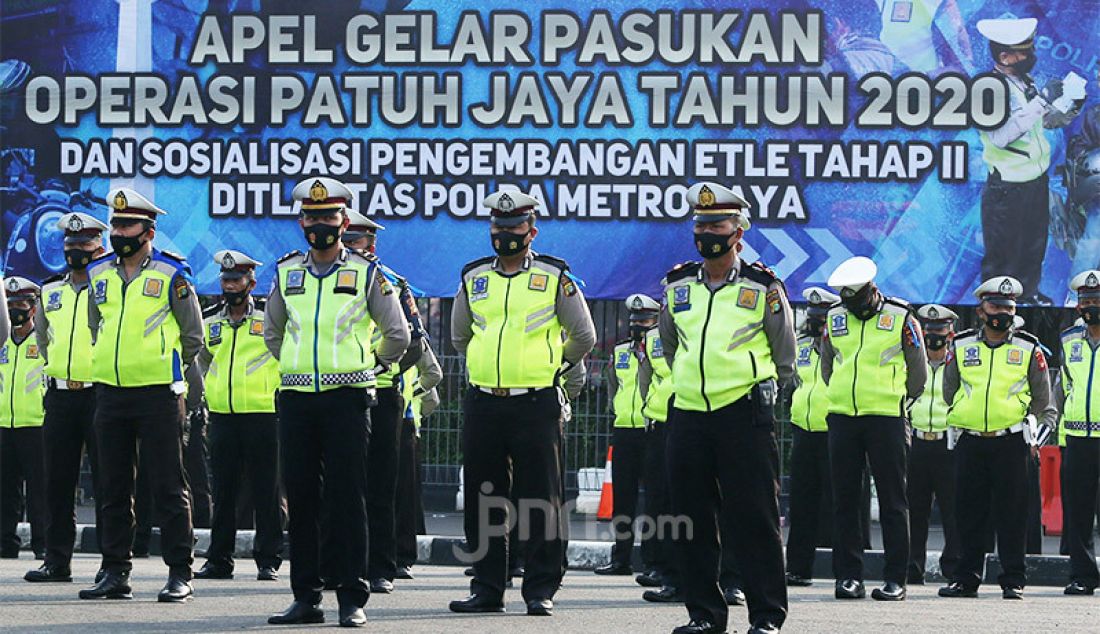 Suasana Apel Gelar Pasukan Operasi Kepolisian Patuh Jaya 2020, Jakarta, Kamis (23/7). Operasi Patuh Jaya merupakan agenda rutin Kepolisian Lalu Lintas selama 14 hari sejak 23 Juli hingga 5 Agustus 2020. - JPNN.com