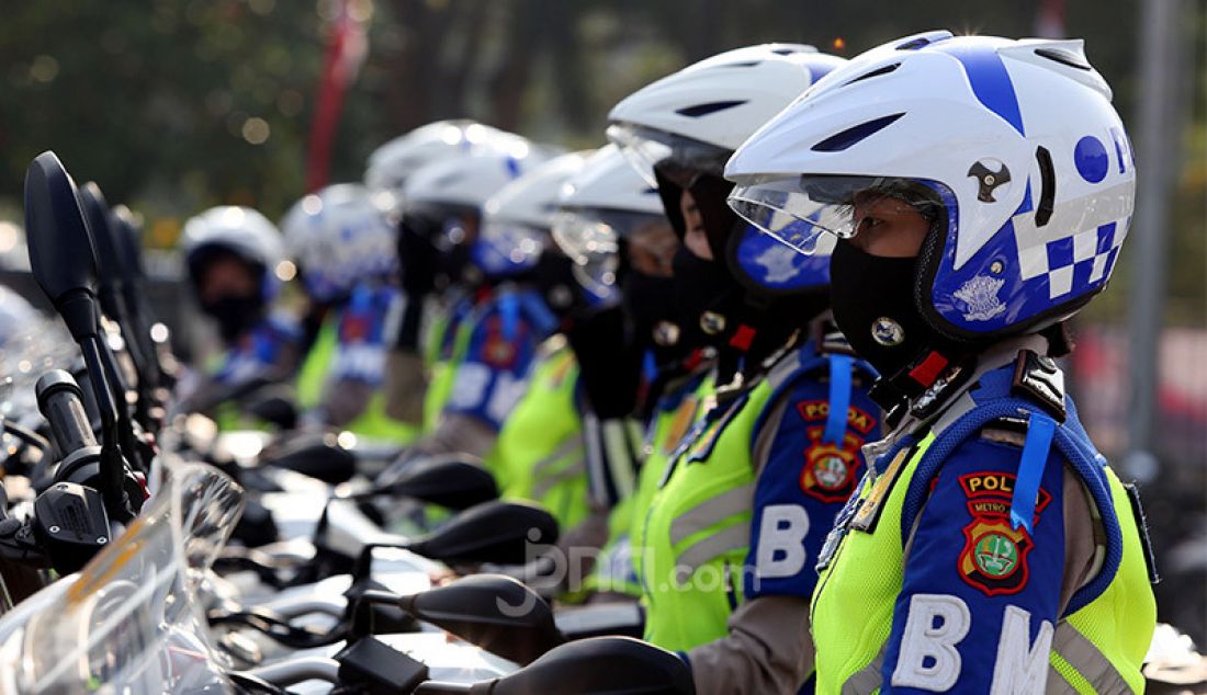 Suasana Apel Gelar Pasukan Operasi Kepolisian Patuh Jaya 2020, Jakarta, Kamis (23/7). Operasi Patuh Jaya merupakan agenda rutin Kepolisian Lalu Lintas selama 14 hari sejak 23 Juli hingga 5 Agustus 2020. - JPNN.com