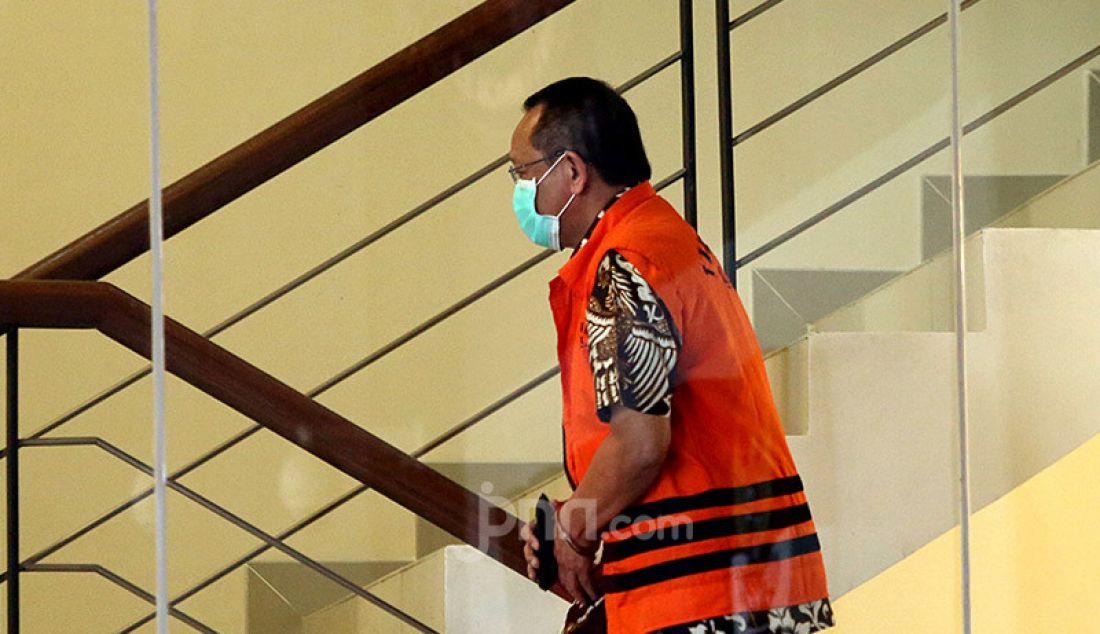 Mantan Sekretaris Mahkamah Agung (MA) Nurhadi menjalani pemeriksaan di Gedung KPK, Jakarta, Kamis (23/7). Tersangka kasus dugaan suap gratifikasi senilai Rp 46 miliar ini diperiksa sebagai tersangka terkait suap dan gratifikasi penanganan perkara di MA. - JPNN.com
