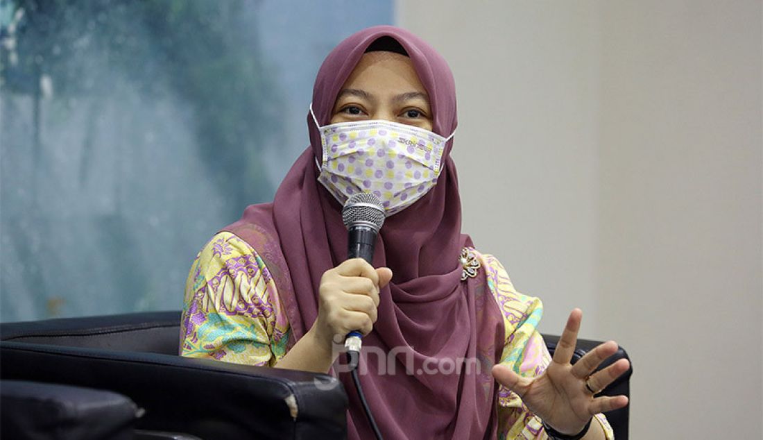 Direktur Eksekutif Perludem Titi Anggraini saat menjadi pembicara pada diskusi Kekhawatiran Menguatnya Dinasti Politik, Jakarta, Selasa (28/7). - JPNN.com
