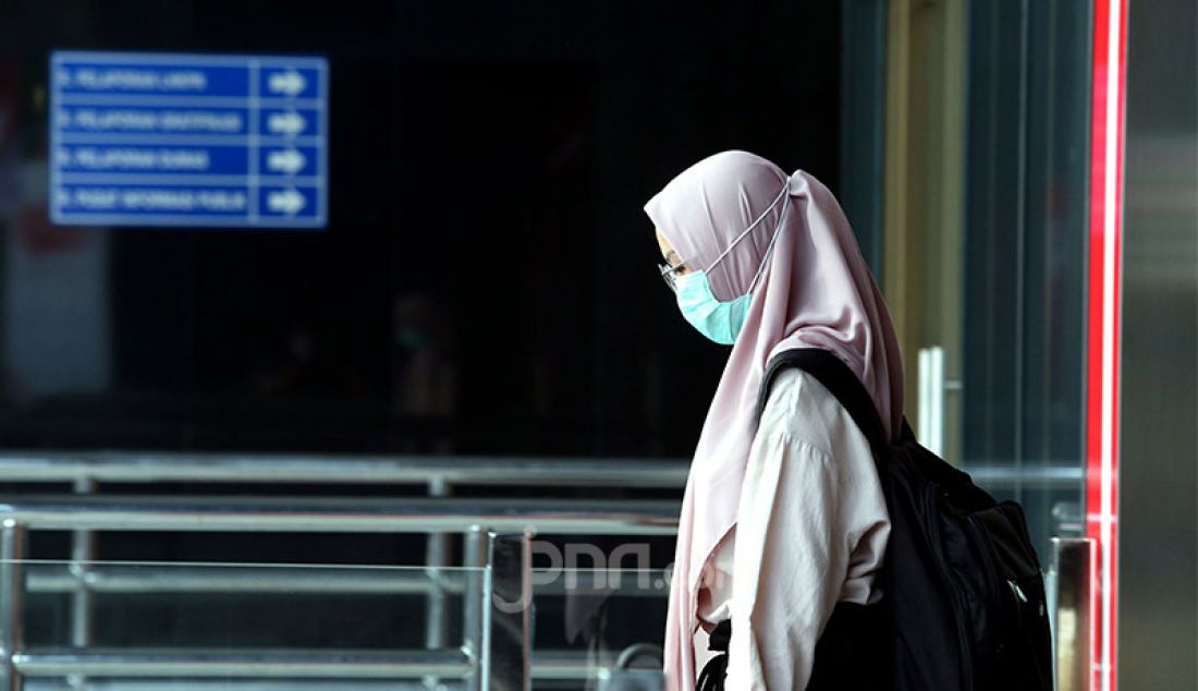 Pegawai saat meninggalkan Gedung KPK Merah Putih, Jakarta, Senin (10/8). Presiden Joko Widodo telah menerbitkan PP Nomor 41 Tahun 2020 Tentang Pengalihan Pegawai KPK Menjadi Pegawai Aparatur Sipil Negara (ASN). Dengan adanya aturan tersebut, status pegawai Komisi Pemberantasan Korupsi (KPK) kini resmi menjadi ASN. - JPNN.com