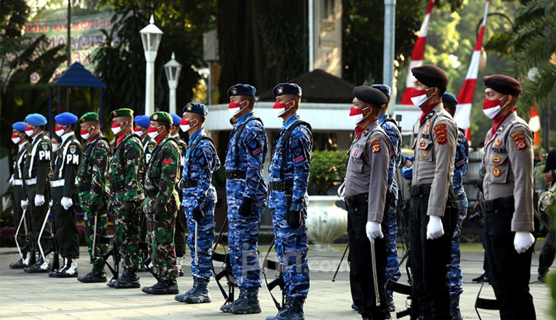 Suasana pelaksanaan upacara Peringatan HUT ke-75 Kemerdekaan RI di Halaman Plaza Balaikota Bogor, Jawa Barat, Senin (17/8). - JPNN.com