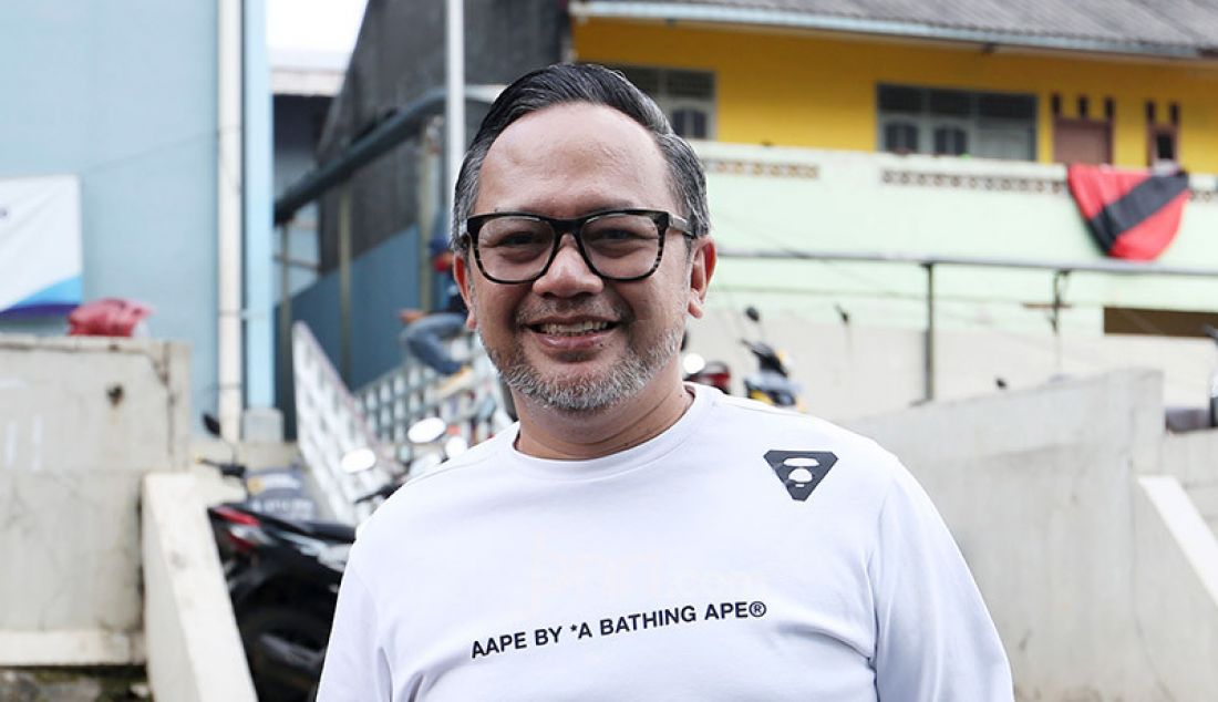 Aktor Indra Brasco usai menghadiri acara di stasiun TV swasta, Jakarta, Rabu (19/8). Indra merasa pandemi Covid-19 membawa berkah buat dia dan keluarganya, menurut dia banyak hal-hal yang tak terduga. - JPNN.com