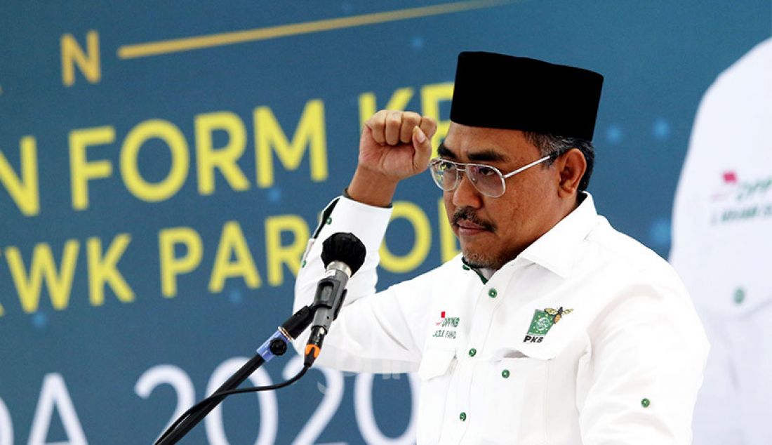 Wakil Ketua Umum (Waketum) DPP PKB Jazilul Fawaid saat memberikan arahan kepada calon kepala daerah pada acara Penyerahan Form B1 KWK dan penandatanganan pakta integritas di Kantor DPP PKB, Jakarta, Senin (24/8). Menurut arahan Ketum PKB Muhaimin Iskandar setiap calon wajib menciptakan ekonomi alternatif berbasis kemandirian rakyat. - JPNN.com