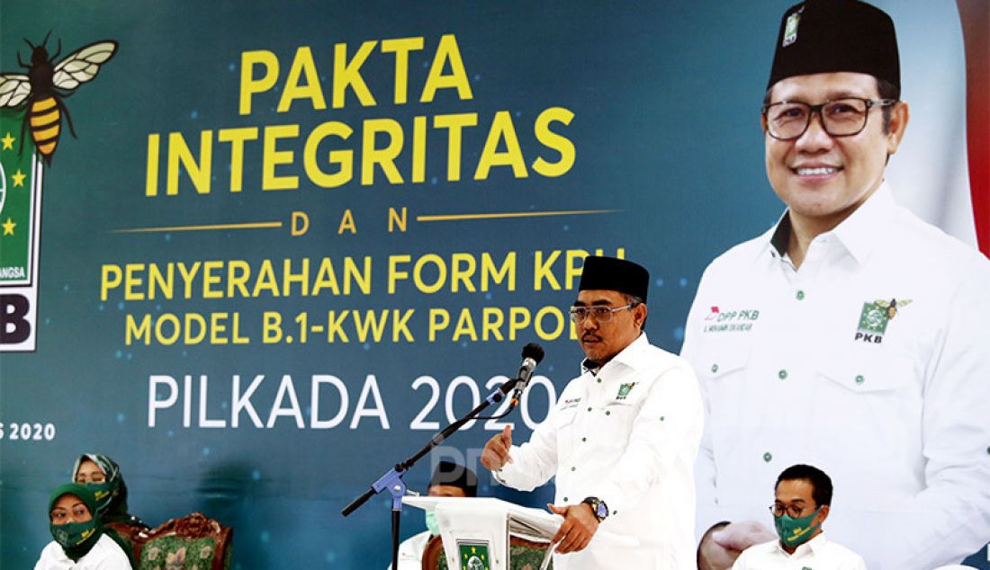 Wakil Ketua Umum (Waketum) DPP PKB Jazilul Fawaid saat memberikan arahan kepada calon kepala daerah pada acara Penyerahan Form B1 KWK dan penandatanganan pakta integritas di Kantor DPP PKB, Jakarta, Senin (24/8). Menurut arahan Ketum PKB Muhaimin Iskandar setiap calon wajib menciptakan ekonomi alternatif berbasis kemandirian rakyat. - JPNN.com