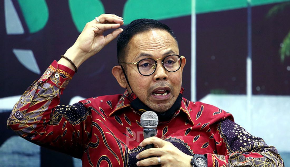 Anggota Fraksi PKS DPR Andi Akmal Pasluddin saat menjadi pembicara pada diskusi Evaluasi Perppu Corona dan Ancaman Resesi Ekonomi, Jakarta, Selasa (25/8). - JPNN.com