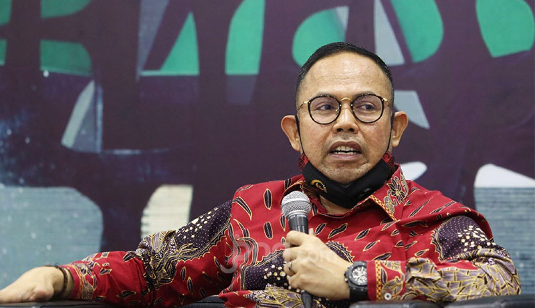 Anggota Fraksi PKS DPR Andi Akmal Pasluddin saat menjadi pembicara pada diskusi Evaluasi Perppu Corona dan Ancaman Resesi Ekonomi, Jakarta, Selasa (25/8). - JPNN.com