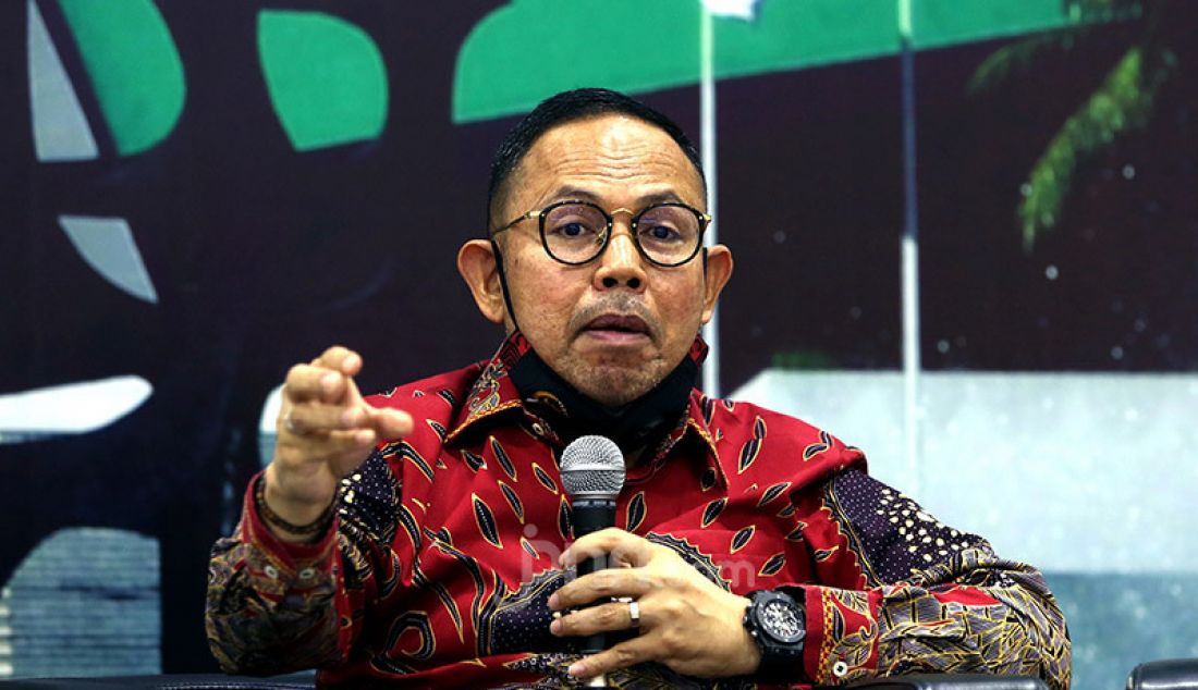 Anggota Fraksi PKS DPR Andi Akmal Pasluddin saat menjadi pembicara pada diskusi Evaluasi Perppu Corona dan Ancaman Resesi Ekonomi, Jakarta, Selasa (25/8). - JPNN.com