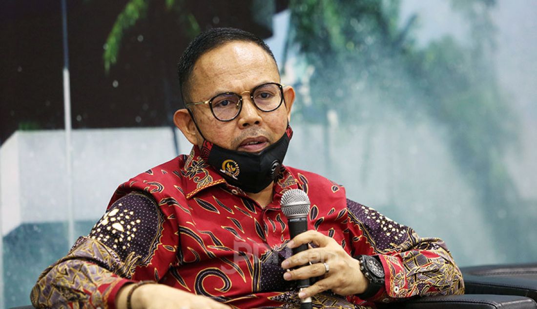 Anggota Fraksi PKS DPR Andi Akmal Pasluddin saat menjadi pembicara pada diskusi Evaluasi Perppu Corona dan Ancaman Resesi Ekonomi, Jakarta, Selasa (25/8). - JPNN.com