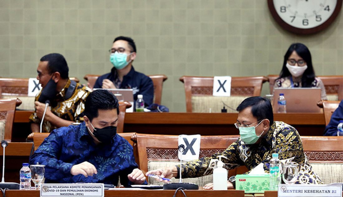 Menkes Terawan Agus Putranto dan Ketua Pelaksana Komite Penanganan Covid-19 dan Pemulihan Ekonomi Nasional (PEN) Erick Thohir mengikuti rapat kerja dengan Komisi IX DPR, Jakarta, Kamis (27/8). Rapat ini membahas tentang efektifitas pengorganisasian dan penganggaran dalam penanganan Covid-19. - JPNN.com