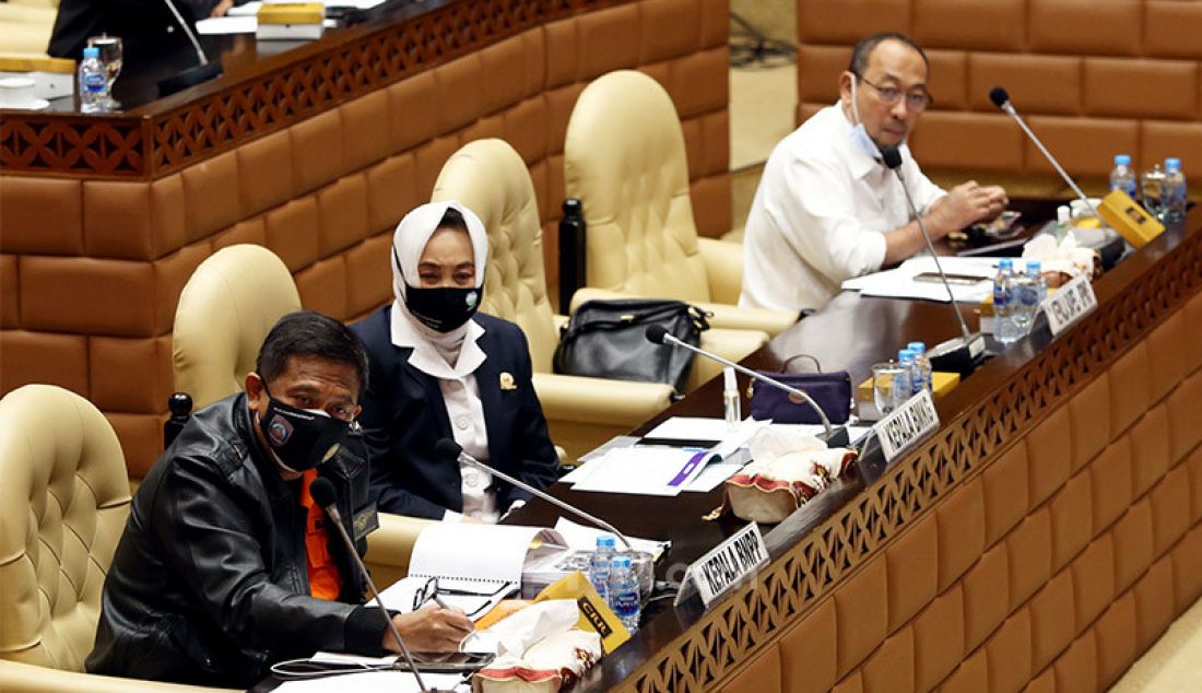 Kepala Basarnas Marsdya Bagus Puruhito, Kepala BMKG Dwikorita Karnawati dan Plt Kepala BPWS Ir Achmad Herry Marzuki mengikuti rapat dengar pendapat dengan Komisi V DPR, Jakarta, Kamis (27/8) untuk membahas laporan keuangan BMKG, BNPP, dan BPWS APBN TA 2019 dan realisasi APBN TA 2020 sampai dengan Bulan Agustus 2020. - JPNN.com