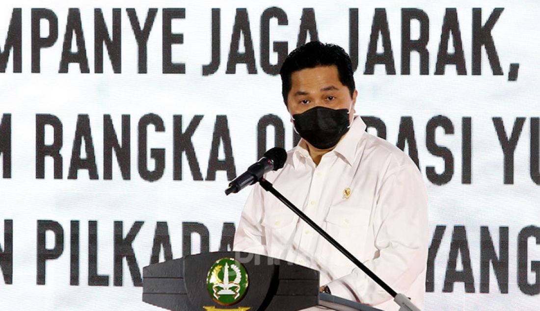 Ketua Pelaksana Komite Penanganan Covid-19 dan Pemulihan Ekonomi Nasional (PEN) Erick Thohir memberikan sambutan pada acara Pembagian Masker Serentak, Kampanye Jaga Jarak dan Hindari Kerumunan Dalam Rangka Operasi Yustisi Penggunaan Masker dan Pilkada 2020 Yang Aman, Damai dan Sehat di Halaman Polda Metro Jaya, Jakarta, Kamis (10/9). Pemerintah akan membagikan 34.355.900 masker kepada masyarakat secara serentak di seluruh Indonesia. - JPNN.com