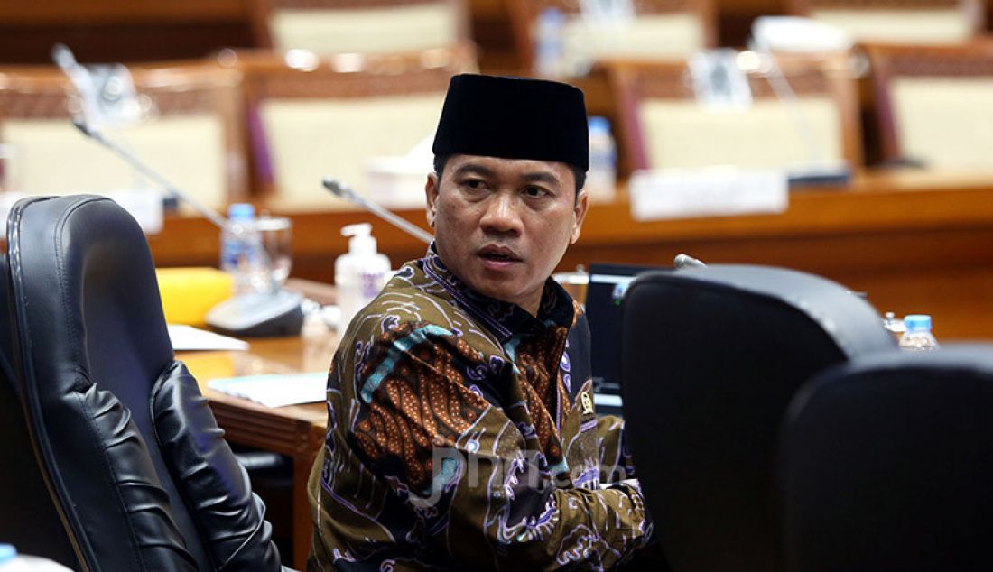 Ketua Komisi VIII DPR Yandri Susanto memimpin rapat kerja dengan Menteri Agama Fachrul Razi di Jakarta, Senin (14/9). Agenda rapat itu ialah membahas anggaran Kemenag untuk 2021, isu–isu aktual dan solusinya. - JPNN.com