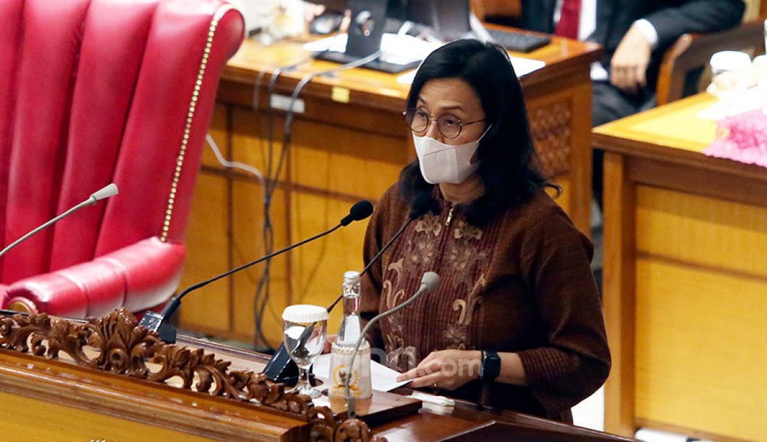 Menkeu Sri Mulyani memaparkan pandangan pemerintah tentang RUU Pertanggungjawaban Pelaksanaan Anggaran Pendapatan dan Belanja Negara (RUU P2 APBN) 2019 dalam rapat paripurna DPR di Kompleks Parlemen Senayan, Jakarta, Selasa (15/9). Dalam paripurna itu DPR menyetujui RUU Pertanggungjawaban Pelaksanaan Anggaran Pendapatan dan Belanja Negara (RUU P2 APBN) 2019 menjadi UU. - JPNN.com