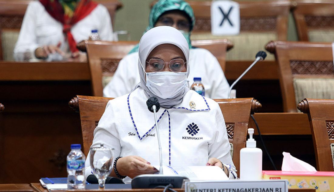Menaker Ida Fauziyah mengikuti rapat kerja dengan Komisi IX DPR, Jakarta, Senin (21/9). Rapat ini membahas penyesuaian RKA K/L Tahun 2021 sesuai Hasil Pembahasan dari Badan Anggaran DPR RI. - JPNN.com