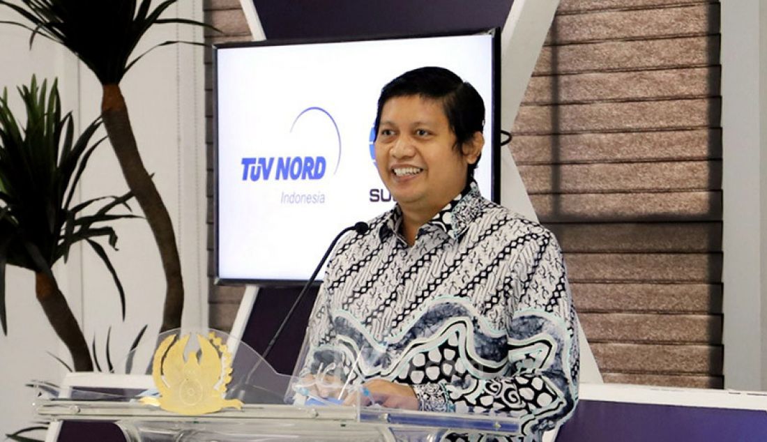 PT TUV Nord Indonesia, Gde Bayu Wicaksana memberikan sambutan pada acara penyerahan sertifikat ISO 37001:2016 untuk Unit Quality Assurance & GCG KAI di Gedung Jakarta Railway Center, Jakarta, Kamis (24/9). - JPNN.com