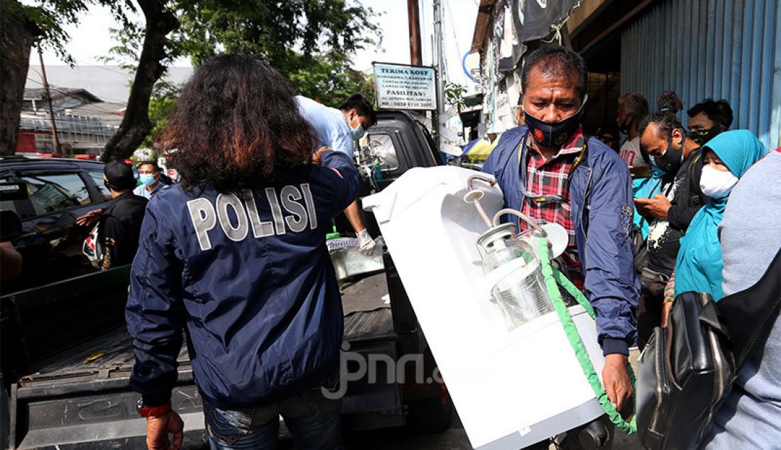 Polda Metro Jaya menggelar mengikuti rekonstruksi kasus klinik aborsi ilegal di Jalan Percetakan Negara III, Jakarta Pusat, Jumat, (25/9). Sebanyak 63 reka adegan dilakukan secara langsung oleh 10 tersangka sesuai perannya masing-masing, mulai tahap perencanaan, tindakan pengguguran janin, hingga penanganan pascaaborsi. - JPNN.com