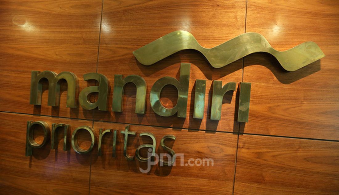 Kantor Cabang Mandiri Prioritas di Plaza Mandiri, Jakarta, Rabu (7/10). Di masa pandemi ini, Bank Mandiri terus meningkatkan layanan advisori kepada nasabah prioritas dalam penempatan investasi, seperti pada surat berharga negara untuk mengoptimalkan return menyusul tren penurunan suku bunga acuan dan suku bunga simpanan. Per Agustus 2020, jumlah nasabah prioritas Bank Mandiri telah mencapai lebih dari 50 ribu nasabah. - JPNN.com