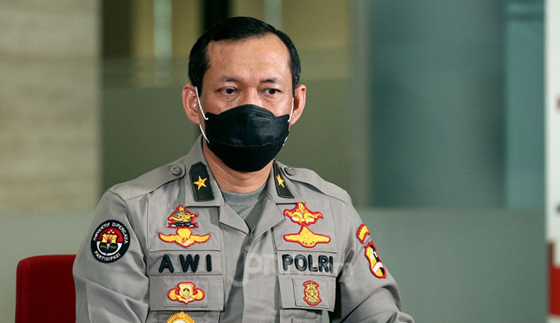 Kepala Biro Penerangan Masyarakat Divisi Humas Polri Brigjen Pol Awi Setiyono dalam jumpa pers di Jakarta, Jumat (9/10) terkait kasus penyebaran hoaks tentang Omnibus Law Cipta kerja yang dilakukan seorang wanita di Makassar, Sulawesi Selatan. - JPNN.com