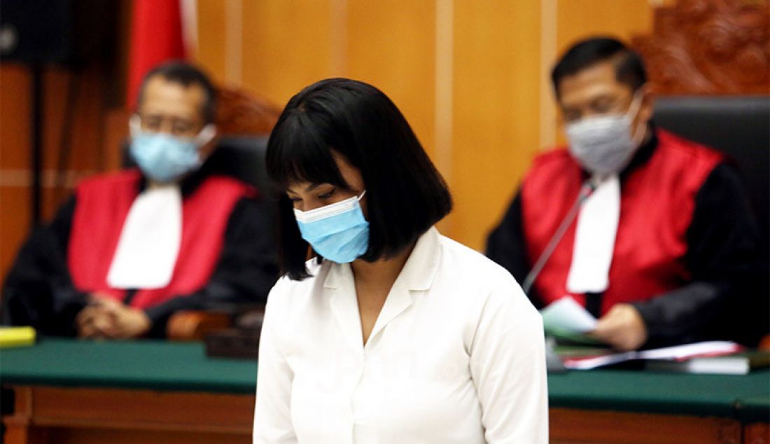 Terdakwa Vanesza Adzania alias Vanessa Angel menghadiri persidangan beragendakan pembacaan pleidoi di Pengadilan Negeri Jakarta Barat, Jakarta, Senin (26/10). - JPNN.com