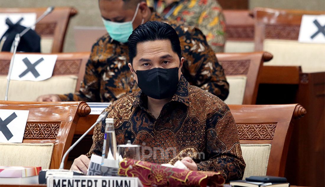 Menteri BUMN Erick Thohir mengikuti rapat kerja dengan Komisi VI DPR di Kompleks Parlemen Senayan, Jakarta, Senin (30/11) guna membahas permasalahan Asuransi Jiwasraya dan persoalan lainnya. - JPNN.com