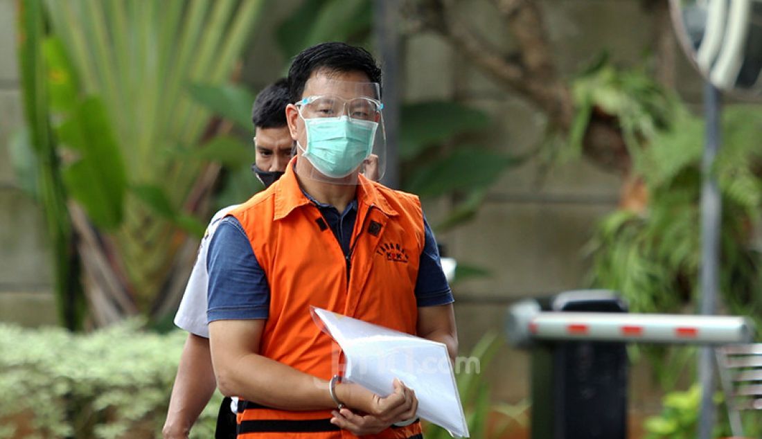 Direktur PT Multicon Indrajaya Terminal (MIT) Hiendra Soenjoto di KPK, Jakarta, Senin (21/12) guna menjalani pemeriksaan dalam kasus kasus dugaan suap pengurusan perkara di Mahkamah Agung (MA) tahun 2011-2016. - JPNN.com