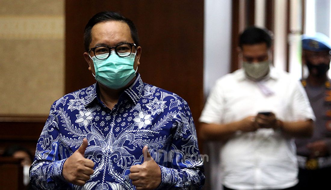 Mantan Kepala Biro Koordinasi dan Pengawasan PPNS Bareskrim Polri Brigjen Pol Prasetijo Utomo menjalani sidang beragendakan pembacaan tuntutan di Pengadilan Tipikor, Jakarta, Senin (8/2). Jaksa penuntut umum menuntut terdakwa penerima suap dari Djoko S Tjandra itu dengan hukuman 2,5 tahun penjara dan denda Rp100 juta subsider 6 bulan kurungan. - JPNN.com