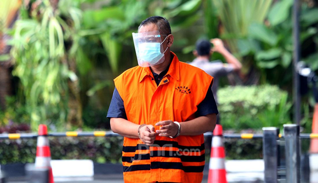 Matheus Joko Santoso, pejabat pembuat komitmen (PPK) Kementerian Sosial yang menjadi tersangka korupsi Bansos Covid-19 saat tiba di KPK, Selasa (16/2). KPK kembali memperpenjang masa penahanan Marheus terhitung mulai 15 Februari hingga 16 Maret 2021. - JPNN.com