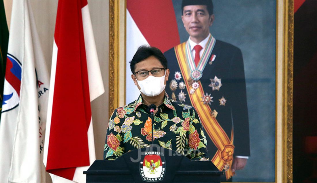 Menkes Budi Gunadi Sadikin memberikan sambutan usai penandatanganan kerja sama antara Kementerian Kesehatan dan KPU di Jakarta, Selasa (2/3), dalam rangka penanggulangan pandemi COVID-19 dan penyerahan akses data pemilih untuk Progam Vaksinasi Nasional. - JPNN.com