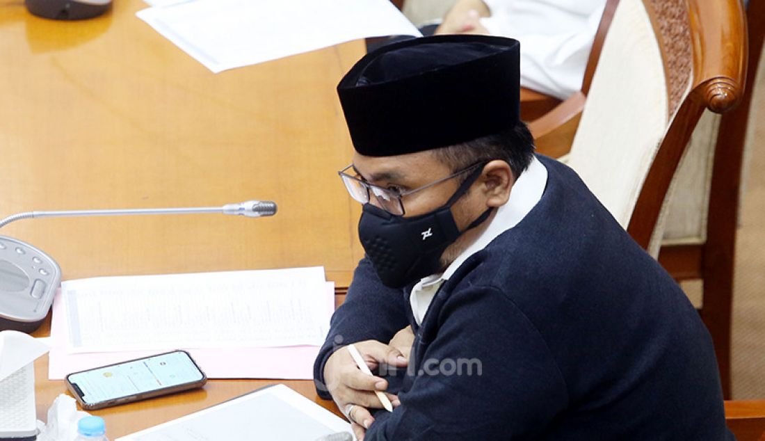 Menteri Agama Yaqut Cholil Qoumas menghadiri rapat kerja Komisi VIII DPR di Kompleks Parlemen Senayan, Jakarta, Senin (15/3). Rapat tersebut membahas persiapan penyelenggaraan ibadah haji dan vaksinasi jemaah calon haji 1442 H/2021 M. - JPNN.com
