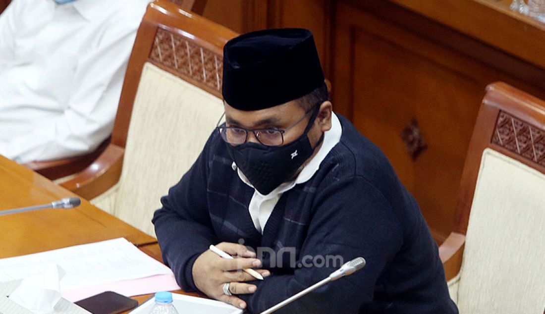 Menteri Agama Yaqut Cholil Qoumas menghadiri rapat kerja Komisi VIII DPR di Kompleks Parlemen Senayan, Jakarta, Senin (15/3). Rapat tersebut membahas persiapan penyelenggaraan ibadah haji dan vaksinasi jemaah calon haji 1442 H/2021 M. - JPNN.com